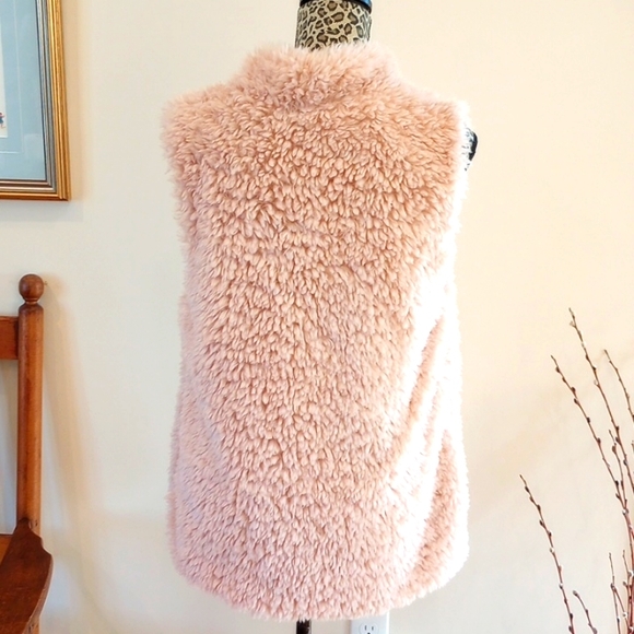 Dylan Ladies Faux Fur Vest Size:M Color:Light Pink NWT - Picture 5 of 12